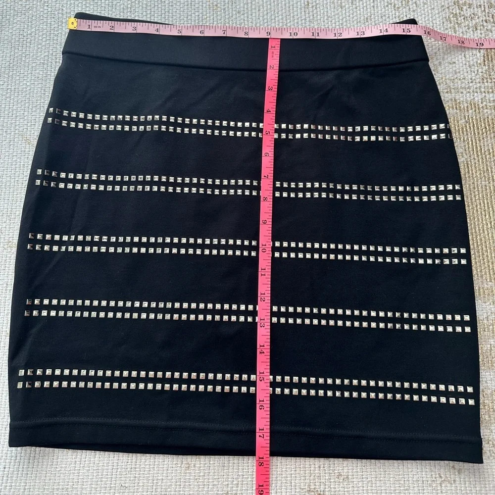 INC INTERNATIONAL CONCEPTS Black Stretch Silver Studded Mini Skirt | Size 8 - Picture 8 of 8